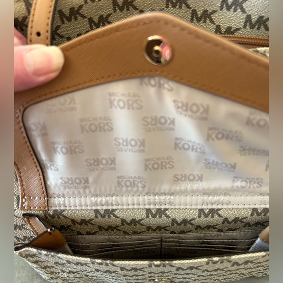 MICHAEL KORS Monogram Jet Set Tote NWT - Picture 5 of 13